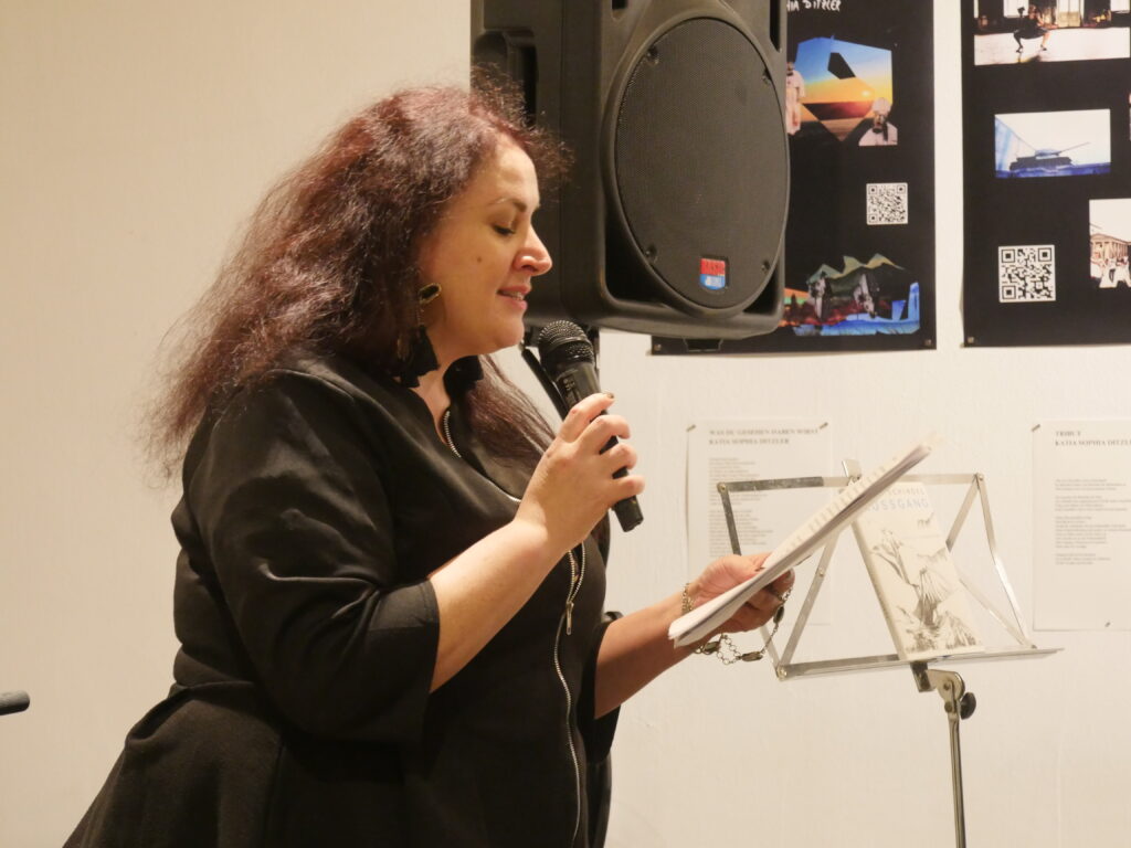 Rhea Krcmarova performt AUSTRIAN GOTHIC bei der Poesiegalerie am 11.11.23