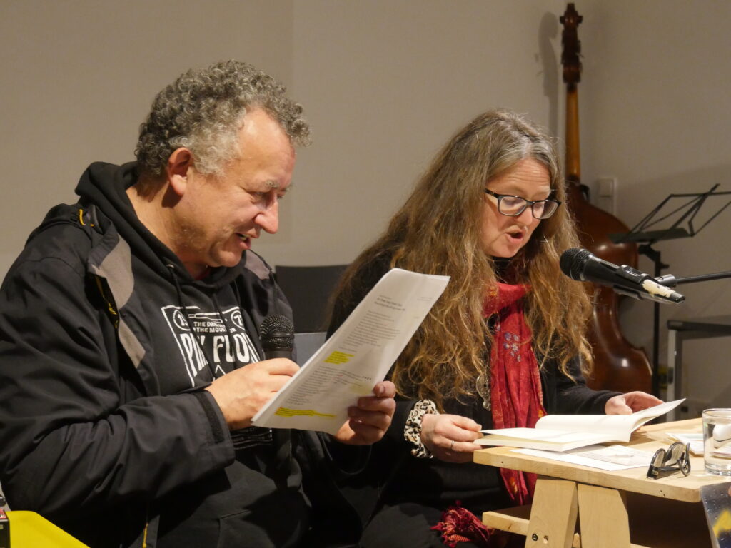 Sabine Dengscherz liest mit ihrem Mann bei der Poesiegalerie am 11.11.23