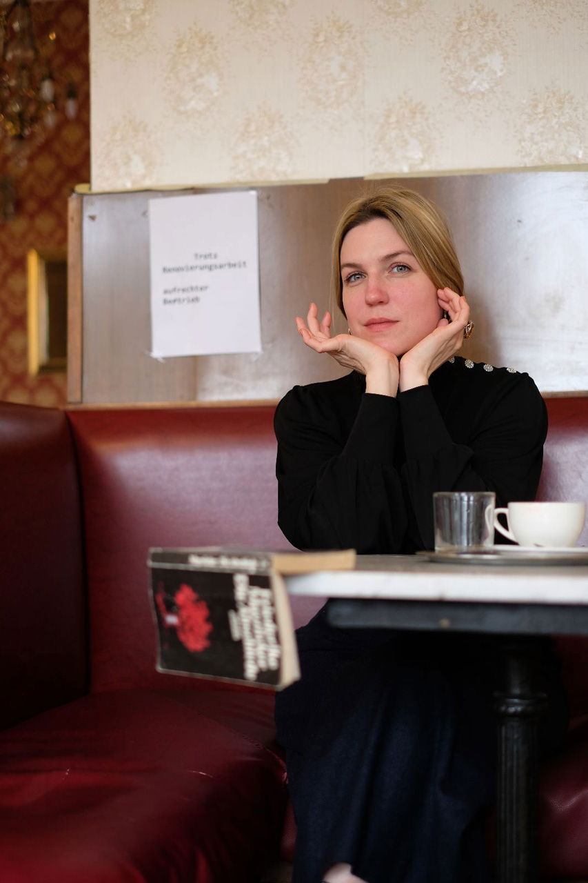 Frieda Paris Portrait (c) El Menges