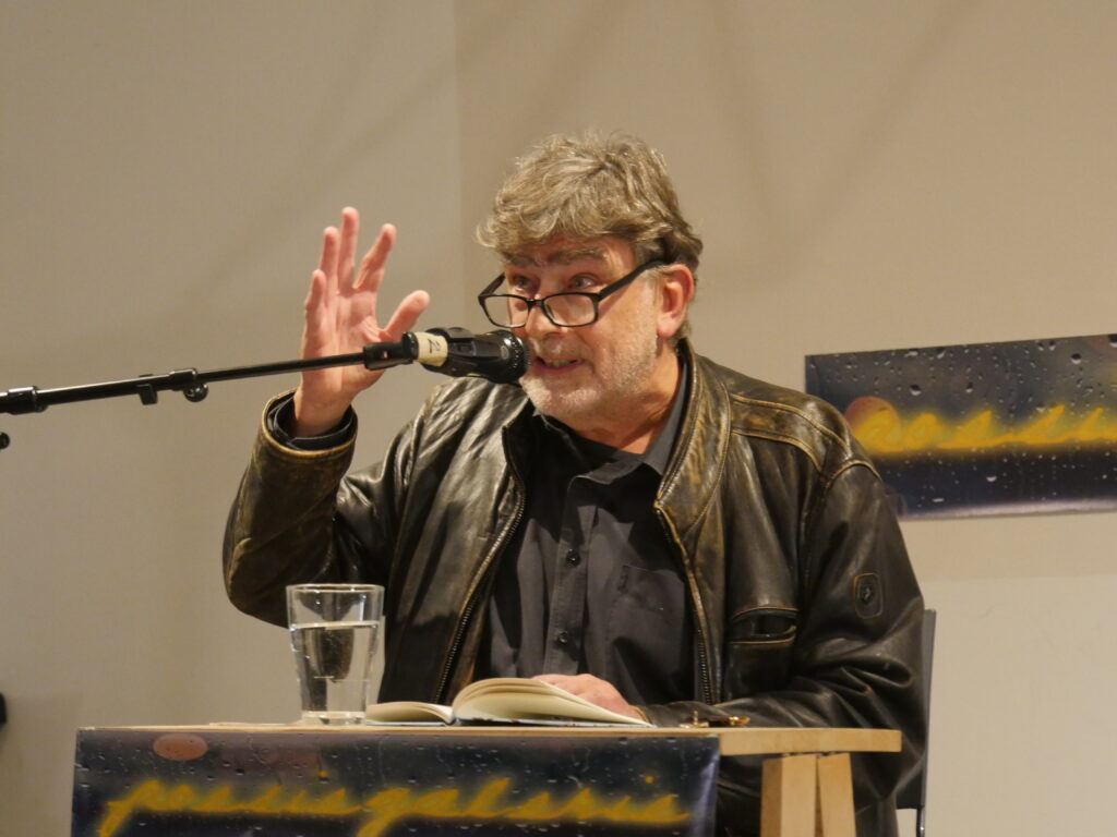 Ewald Baringer liest am 1.Tag der Poesiegalerie 2025