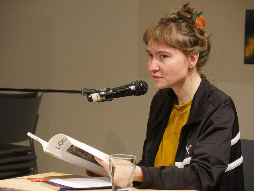 Julia Rüegger liest bei der Poesiegalerie 2025