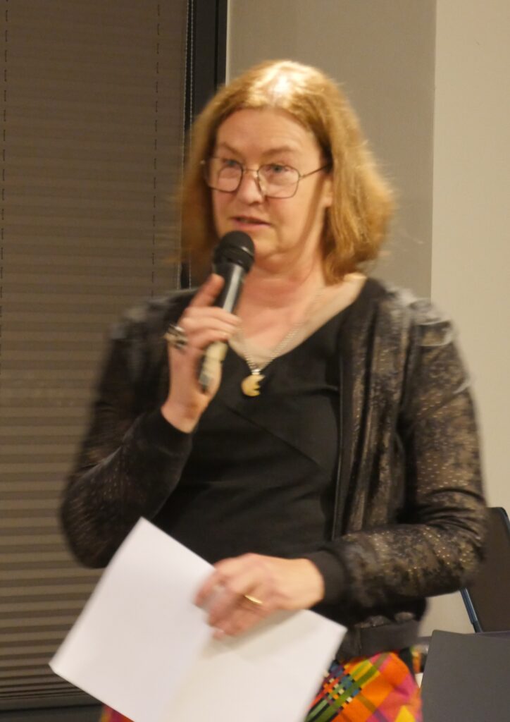 Kirstin Breitenfellner leitet Peter Pessl engagiert am 2.Tag der Poesiegalerie 2025 ein