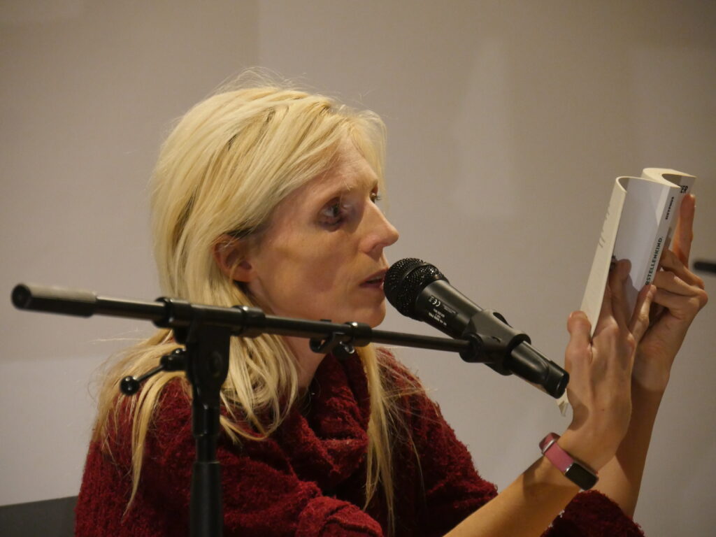 Sophie Reyer liest am 1.Tag der Poesiegalerie 2025